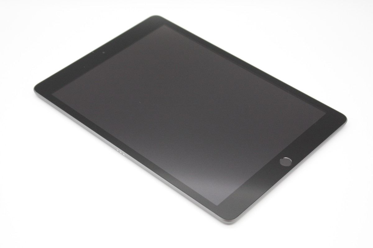 iPad 美品 第8世代 32GB Wi-Fi+Cellularモデル スペースグレイ Aランク