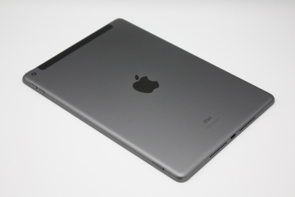 iPad 美品 第8世代 32GB Wi-Fi+Cellularモデル スペースグレイ Aランク