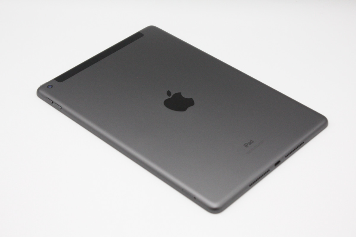 iPad 美品 第8世代 32GB Wi-Fi+Cellularモデル スペースグレイ Aランク