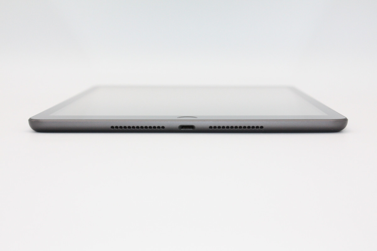 iPad 美品 第8世代 32GB Wi-Fi+Cellularモデル スペースグレイ Aランク