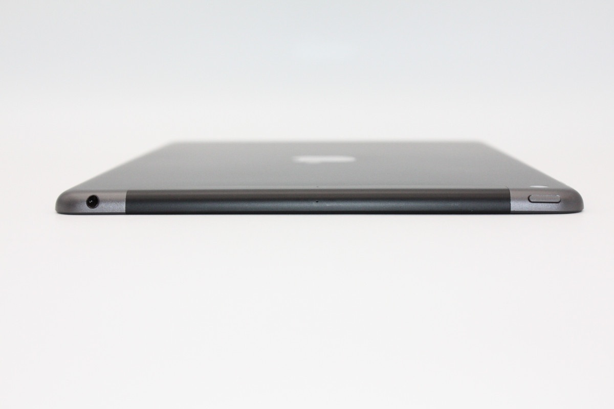 iPad 美品 第8世代 32GB Wi-Fi+Cellularモデル スペースグレイ Aランク