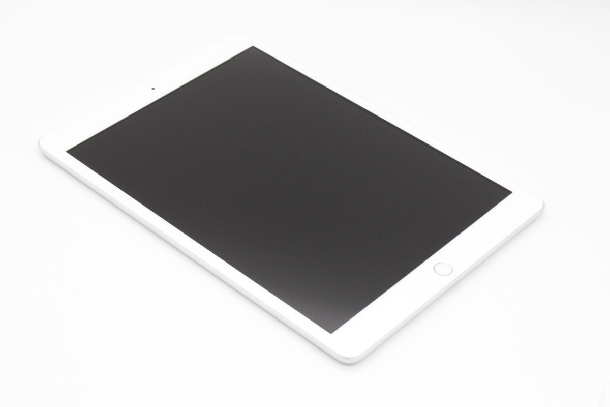 iPad 美品 第8世代 32GB Wi-Fi+Cellularモデル Aランク : ケースマ商店