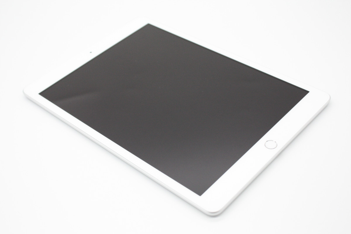 iPad 第8世代 32GB Wi-Fi+Cellularモデル Bランク : ケースマ商店