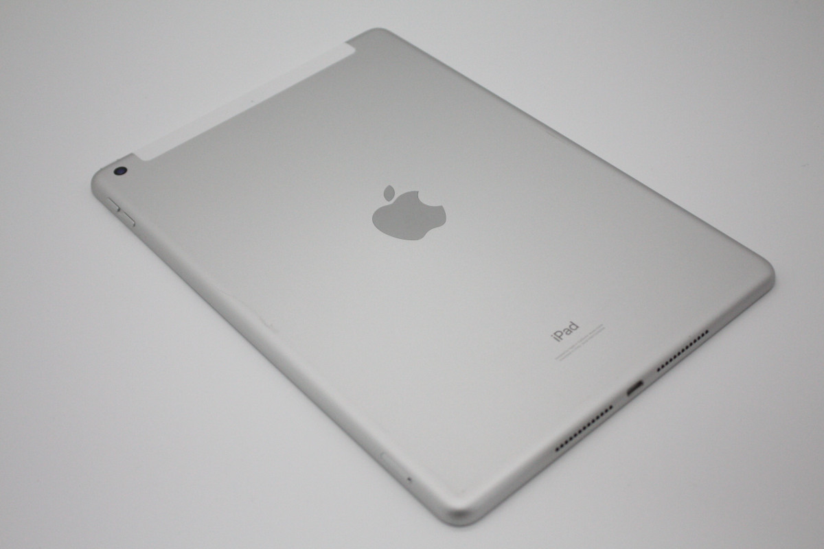 iPad 第8世代 32GB Wi-Fi+Cellularモデル Bランク : ケースマ商店