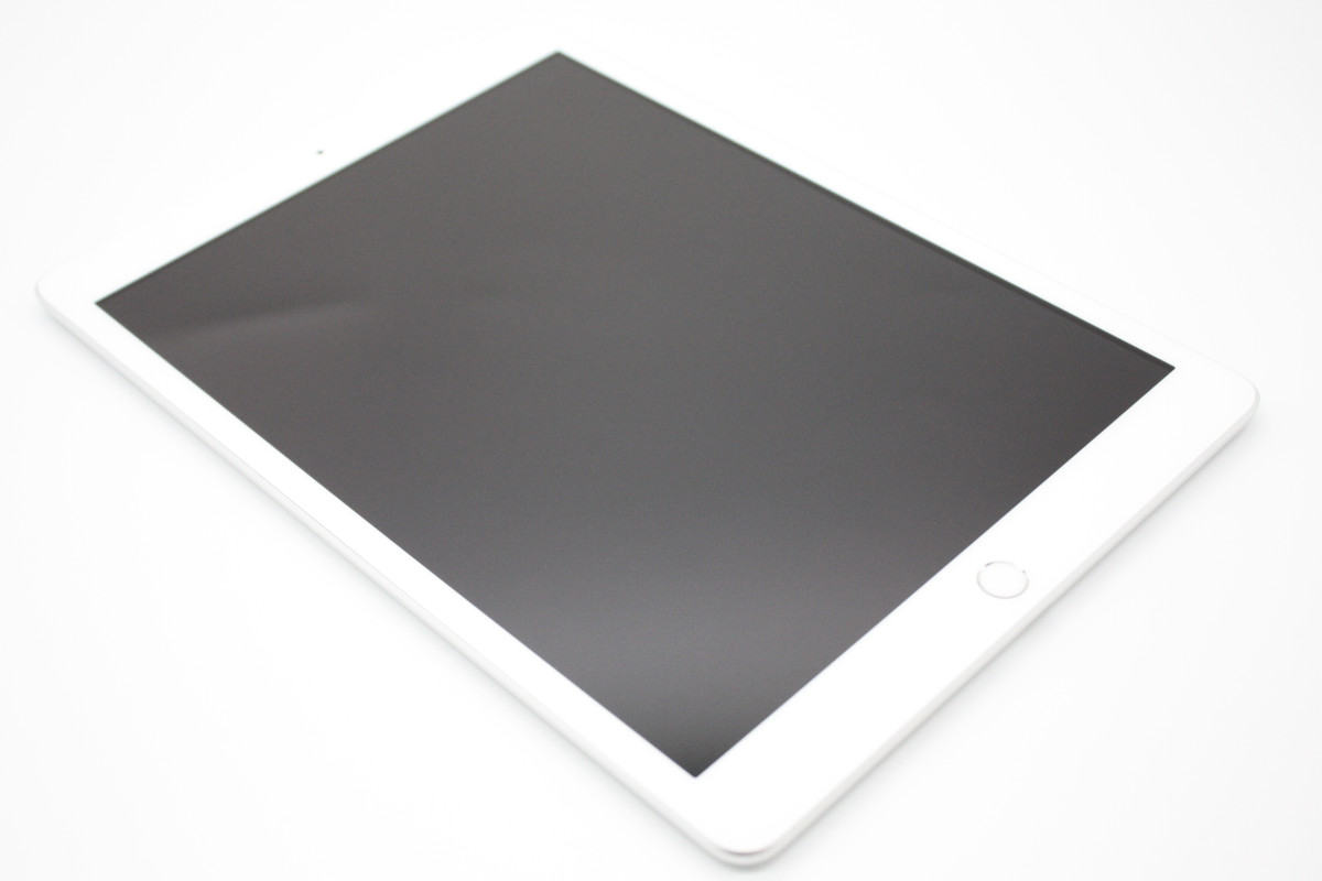 iPad 第8世代 32GB Wi-Fi+Cellularモデル Bランク : ケースマ商店