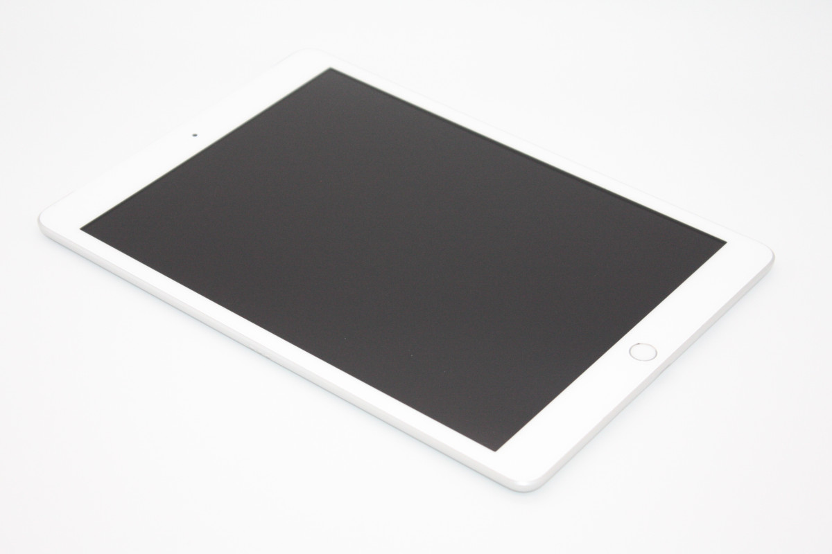 iPad 第8世代 32GB Wi-Fi+Cellularモデル Bランク : ケースマ商店