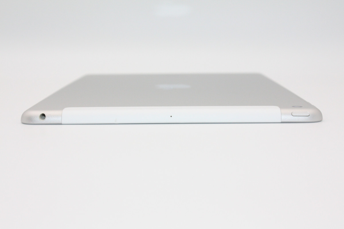 iPad 第8世代 32GB Wi-Fi+Cellularモデル Bランク : ケースマ商店