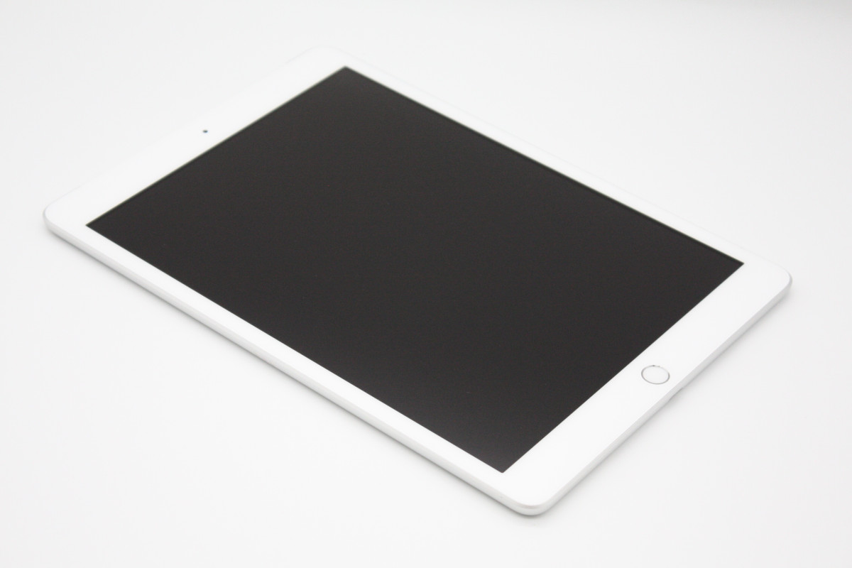 iPad 第8世代 32GB Wi-Fi+Cellularモデル Bランク : ケースマ商店