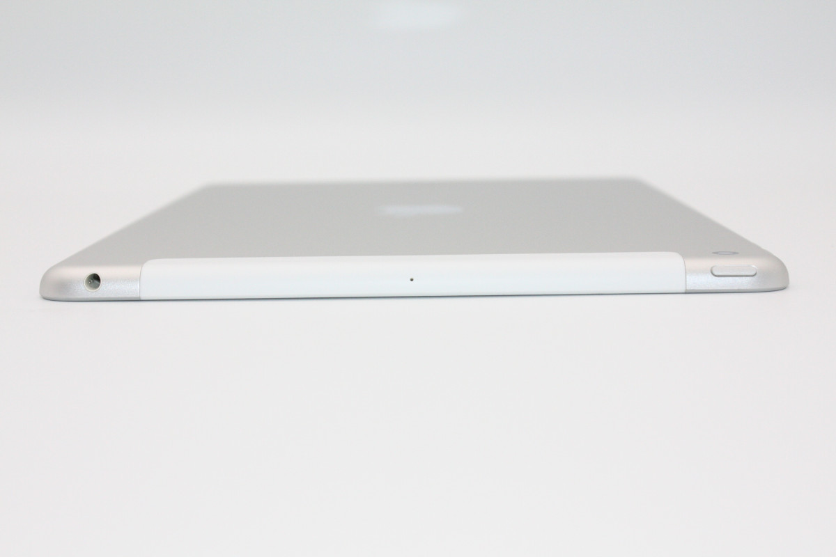 iPad 第8世代 32GB Wi-Fi+Cellularモデル Bランク : ケースマ商店