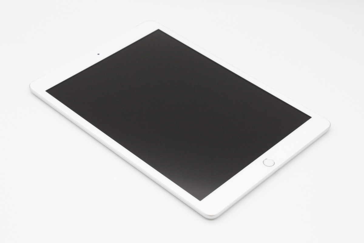 iPad 第8世代 32GB Wi-Fi+Cellularモデル Bランク : ケースマ商店