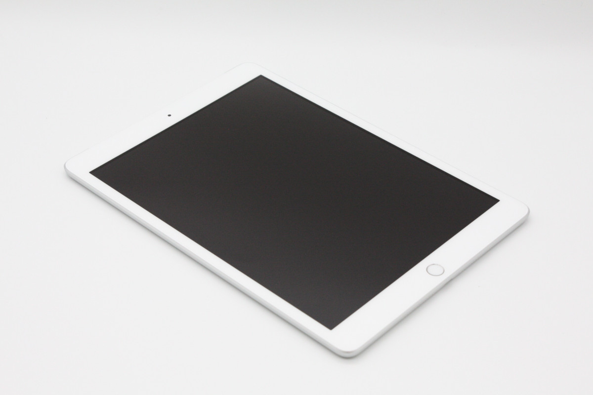 iPad 第8世代 32GB Wi-Fi+Cellularモデル Bランク : ケースマ商店