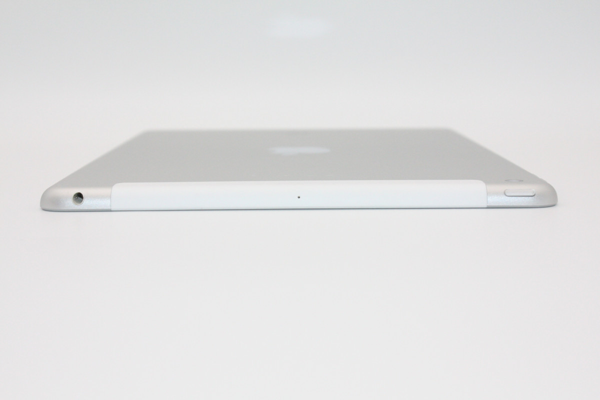 iPad 第8世代 32GB Wi-Fi+Cellularモデル Bランク : ケースマ商店