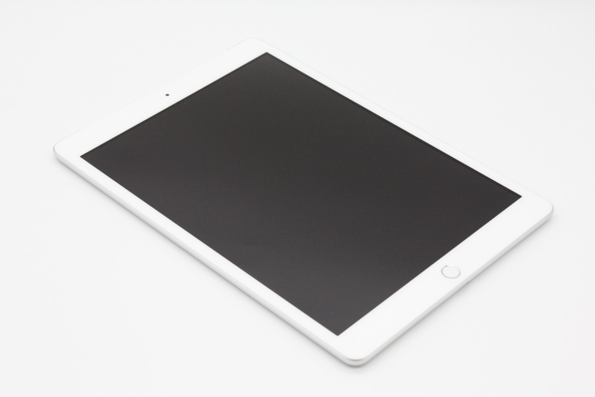 iPad 第8世代 32GB Wi-Fi+Cellularモデル Bランク : ケースマ商店