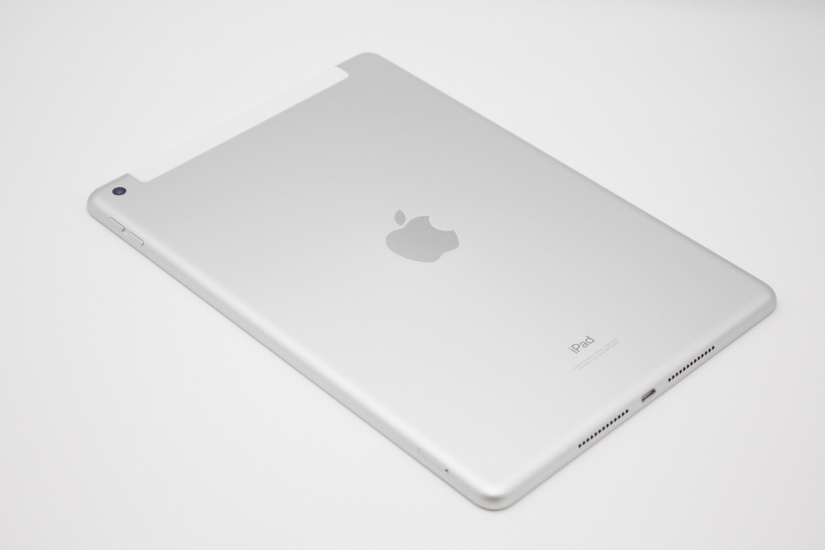 iPad 第8世代 32GB Wi-Fi+Cellularモデル Bランク : ケースマ商店