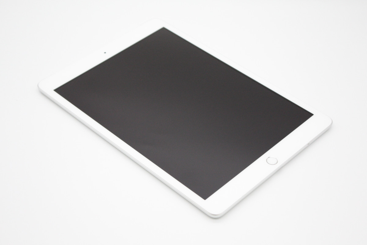 iPad 第8世代 128GB Wi-Fi+Cellularモデル Bランク : ケースマ商店