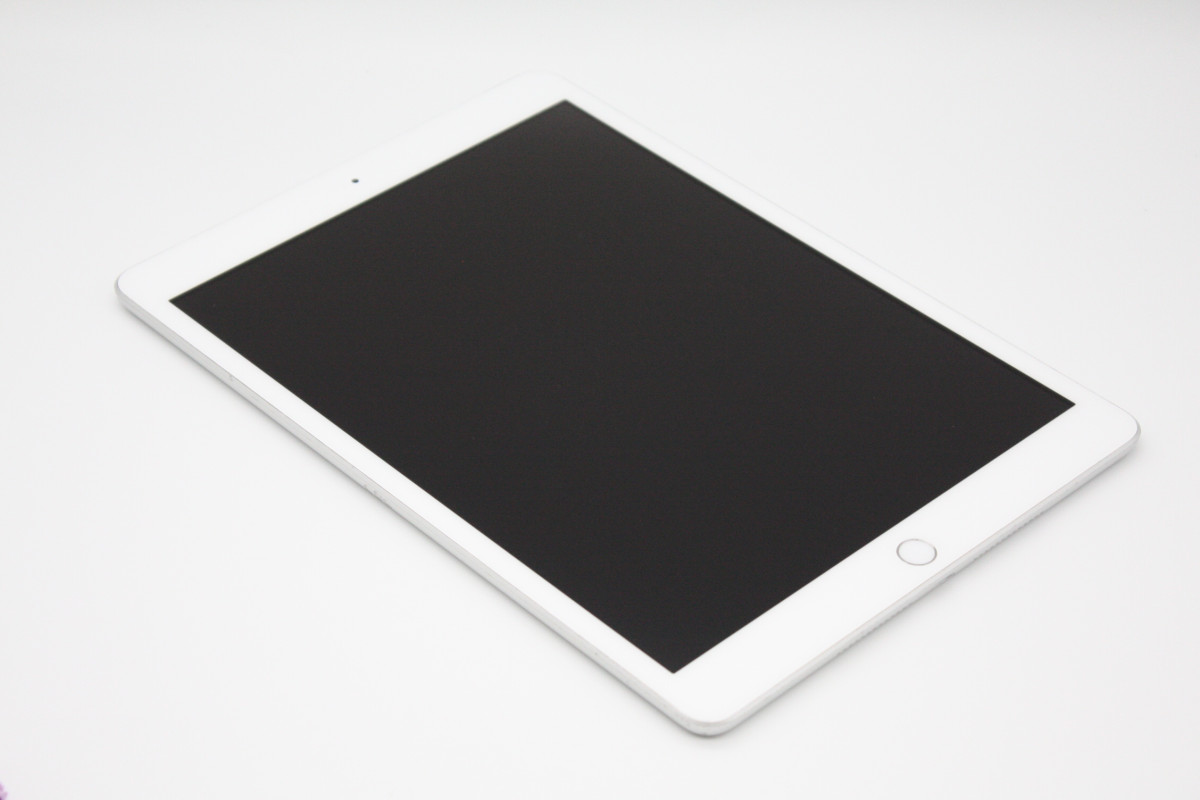 iPad （第8世代）32GB Wifi+セルラーモデル iPad 第8世代 32GB Wi-Fi+Cellularモデル Cランク : ケースマ商店