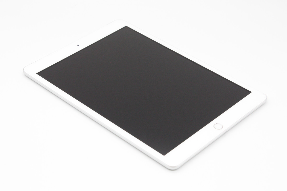 iPad 第8世代32GB　美品　付属品全有　使用少 iPad 訳あり特価 第8世代 32GB Wi-Fi+Cellularモデル Bランク