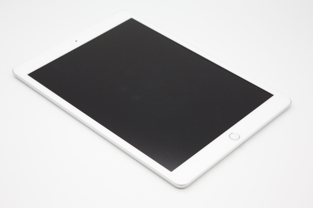 iPad 第8世代 128GB Wi-Fi+Cellularモデル シルバー Cランク