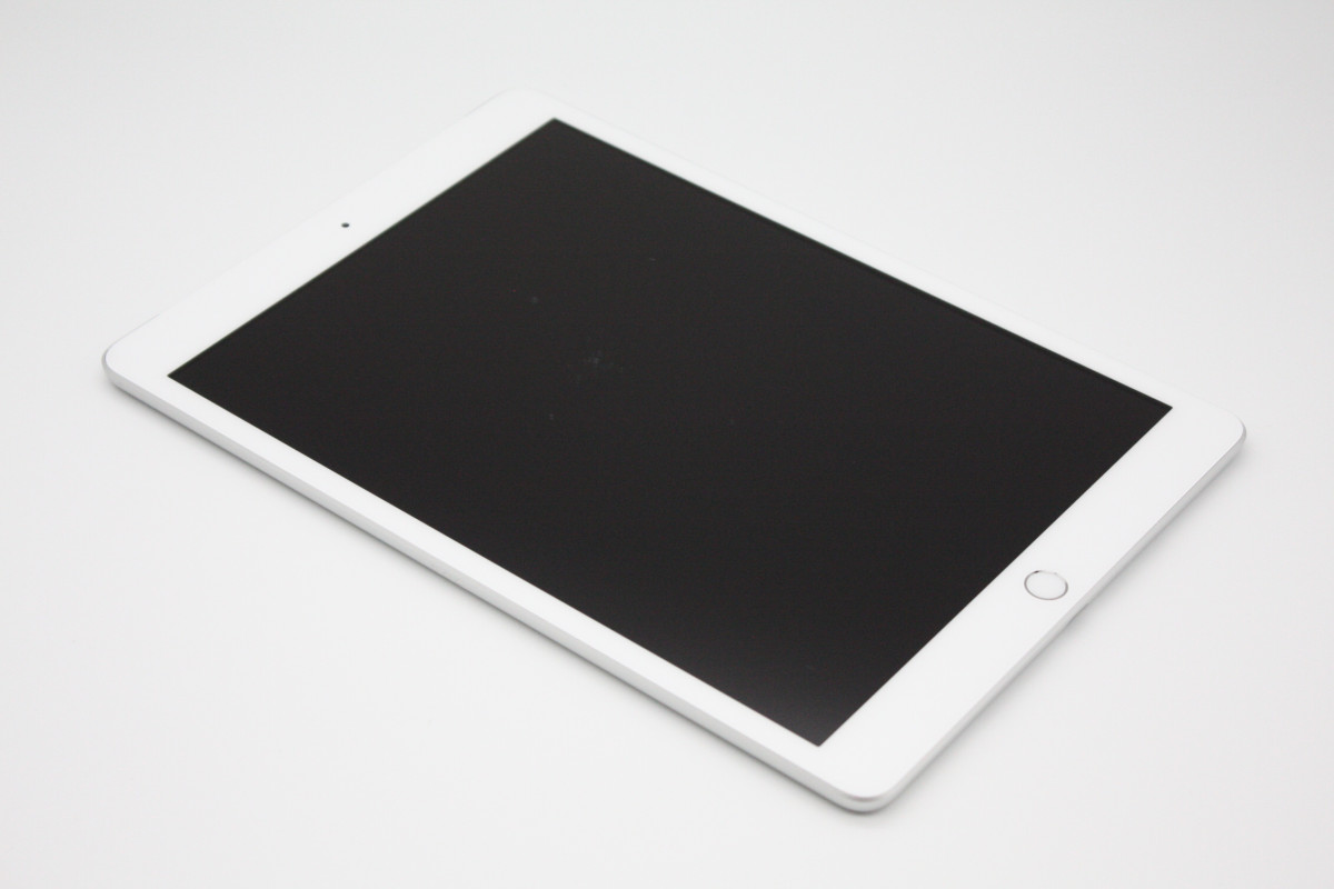 iPad 訳あり特価 第8世代 128GB Wi-Fi+Cellularモデル シルバー C