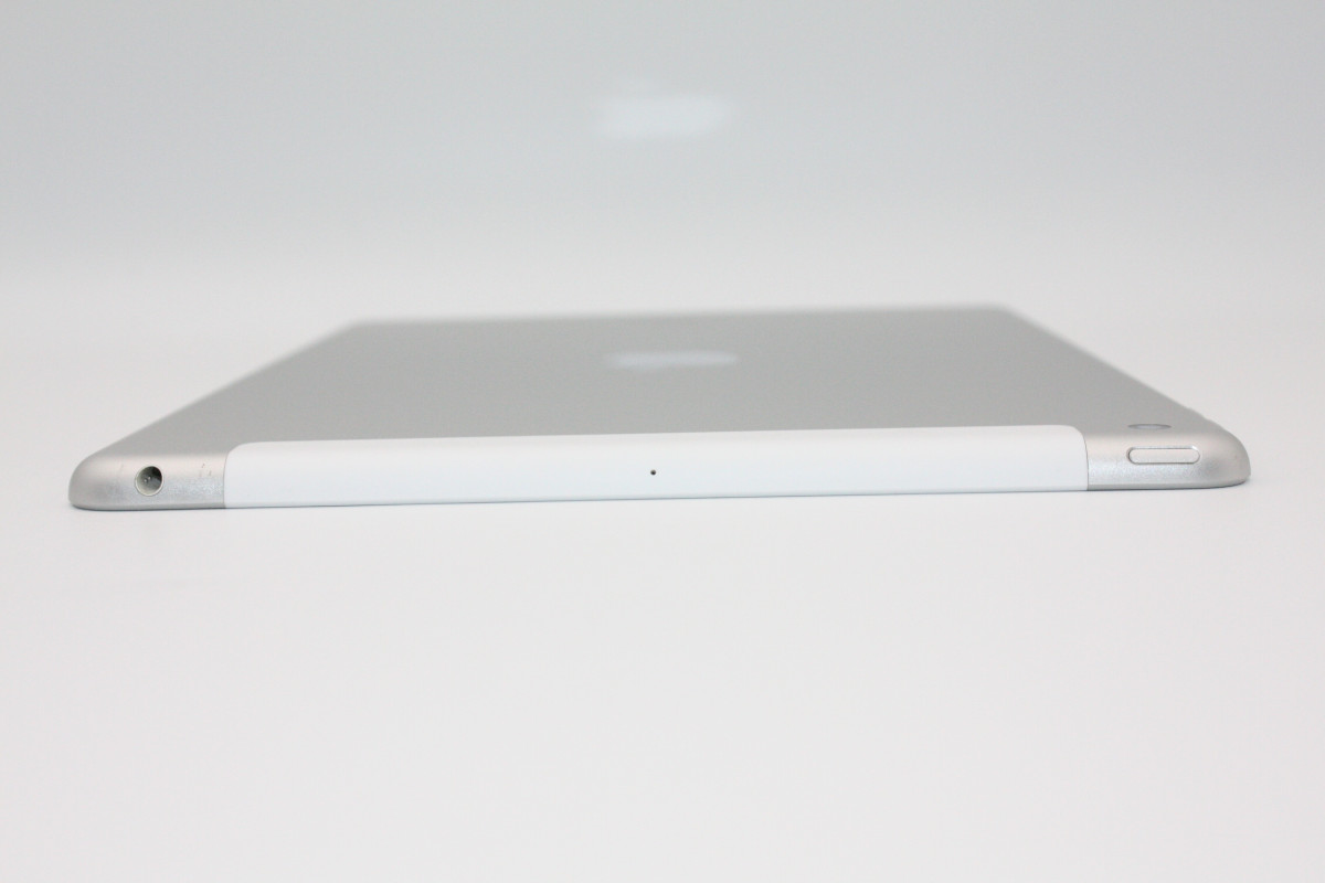 iPad 訳あり特価 第8世代 128GB Wi-Fi+Cellularモデル シルバー C