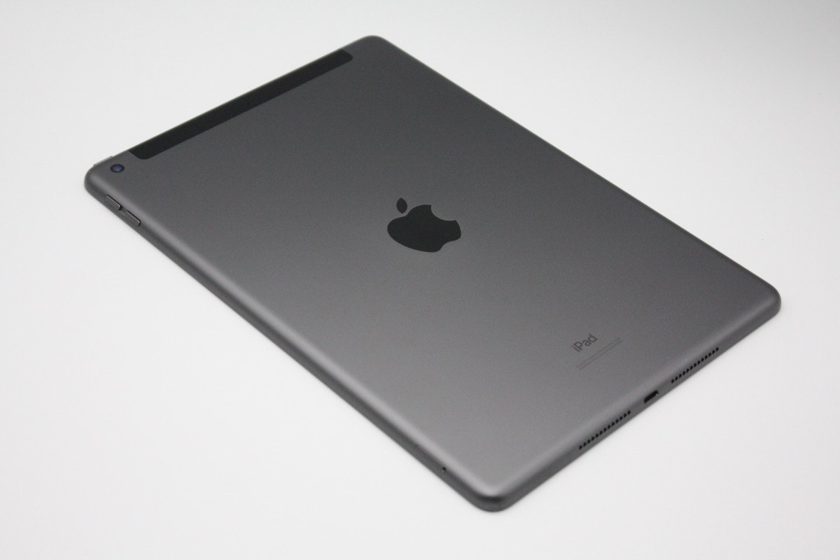iPad 第7世代 Wi-Fi+Cellular 32GB スペースグレイ Bランク : ケースマ