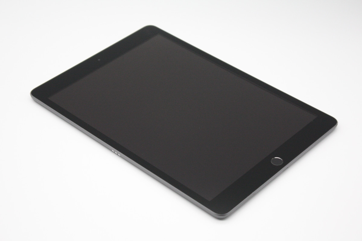 iPad 第7世代 Wi-Fi+Cellular 32GB スペースグレイ Bランク : ケースマ