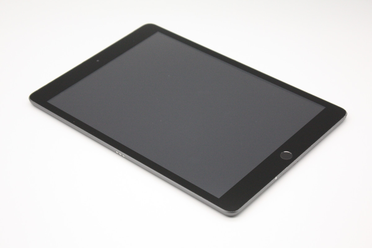 iPad 訳あり特価 第7世代 Wi-Fi+Cellular 32GB スペースグレイ