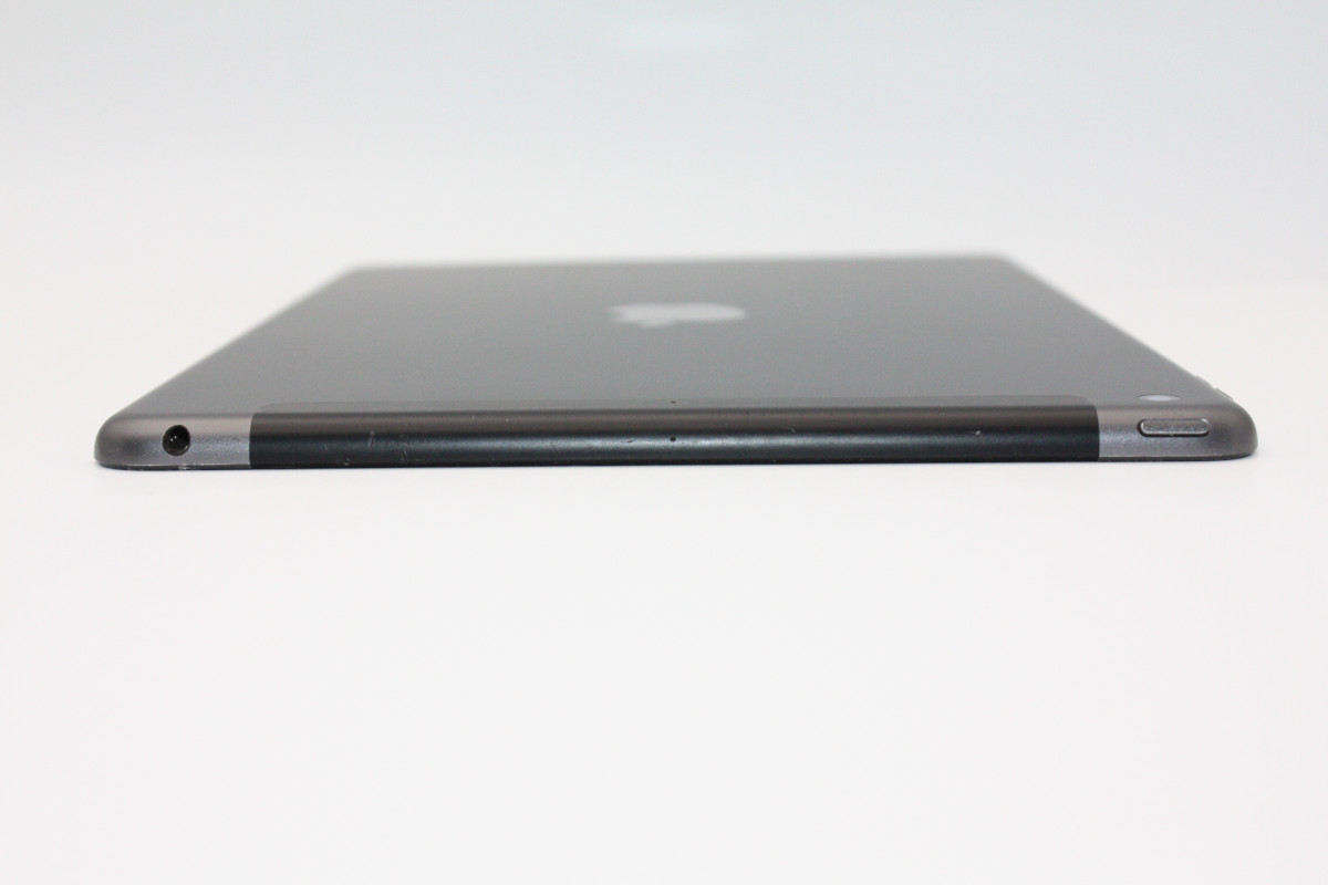 iPad 訳あり特価 第7世代 Wi-Fi+Cellular 32GB スペースグレイ