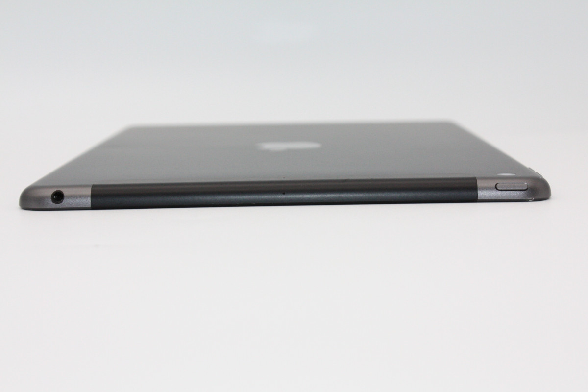 iPad 第8世代 32GB Wi-Fi+Cellularモデル スペースグレイ Cランク