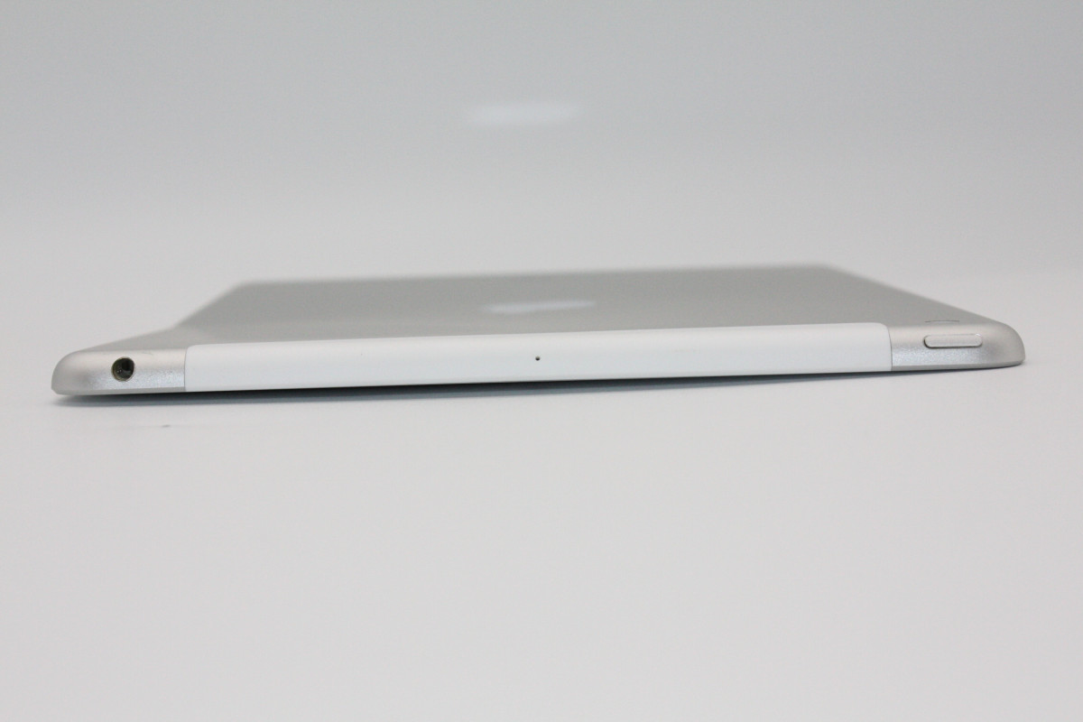 iPad 訳あり特価 第8世代 32GB Wi-Fi+Cellularモデル シルバー Jランク