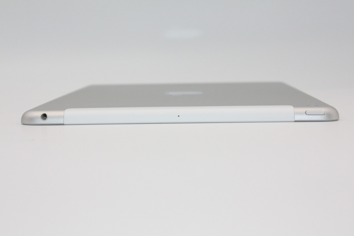iPad 訳あり特価 第8世代 128GB Wi-Fi+Cellularモデル シルバー B