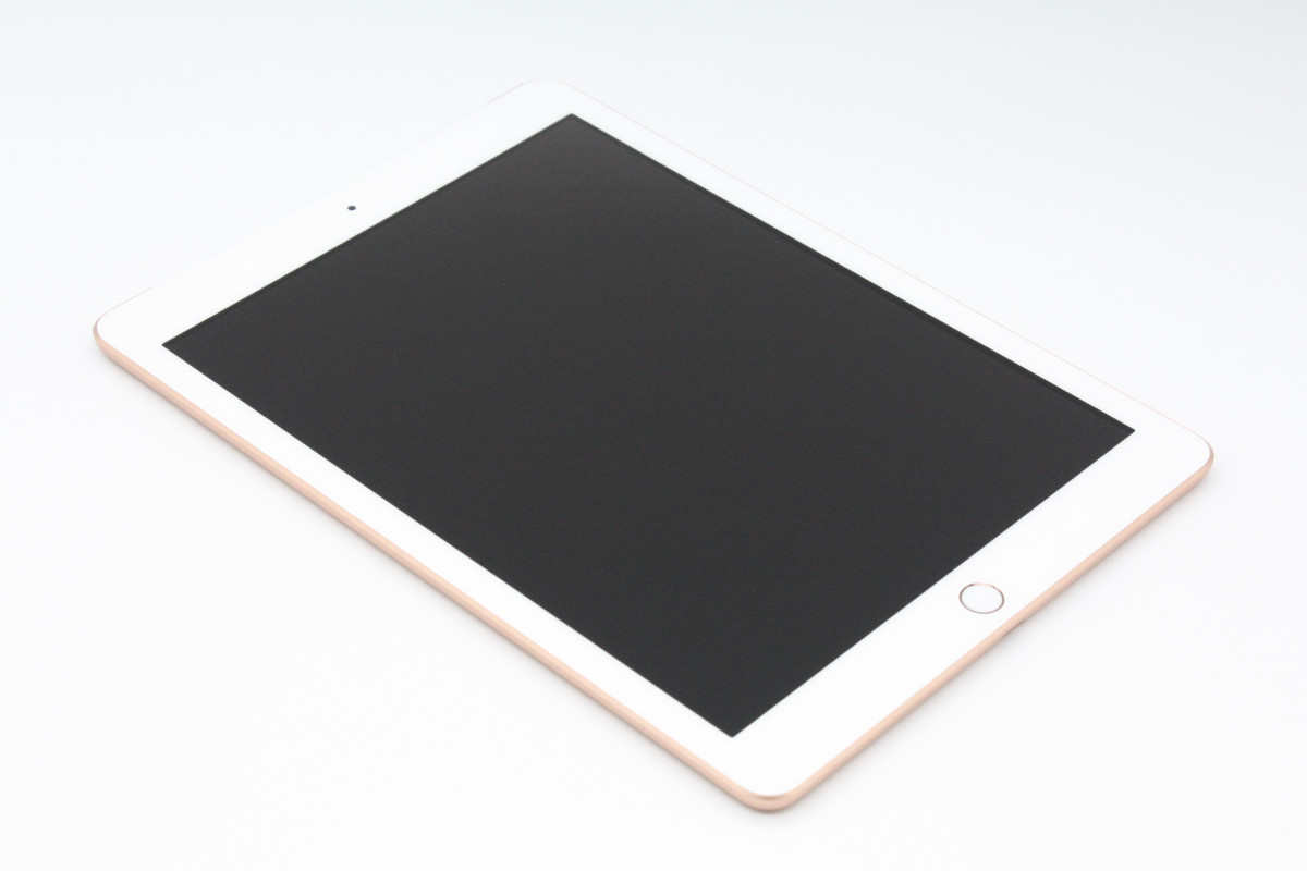 iPad 第6世代 32GB Wi-Fi+Cellularモデル ゴールド Cランク : ケースマ