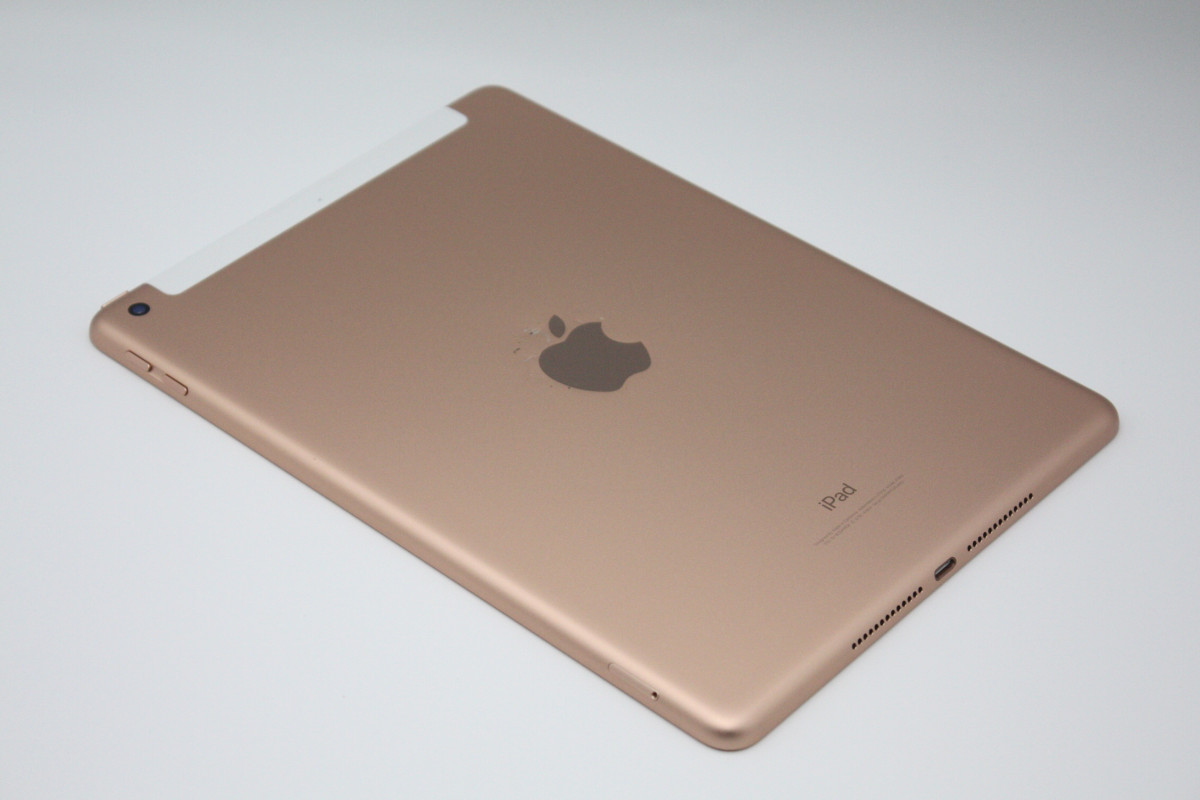 iPad 第6世代 32GB Wi-Fi+Cellularモデル ゴールド Cランク : ケースマ