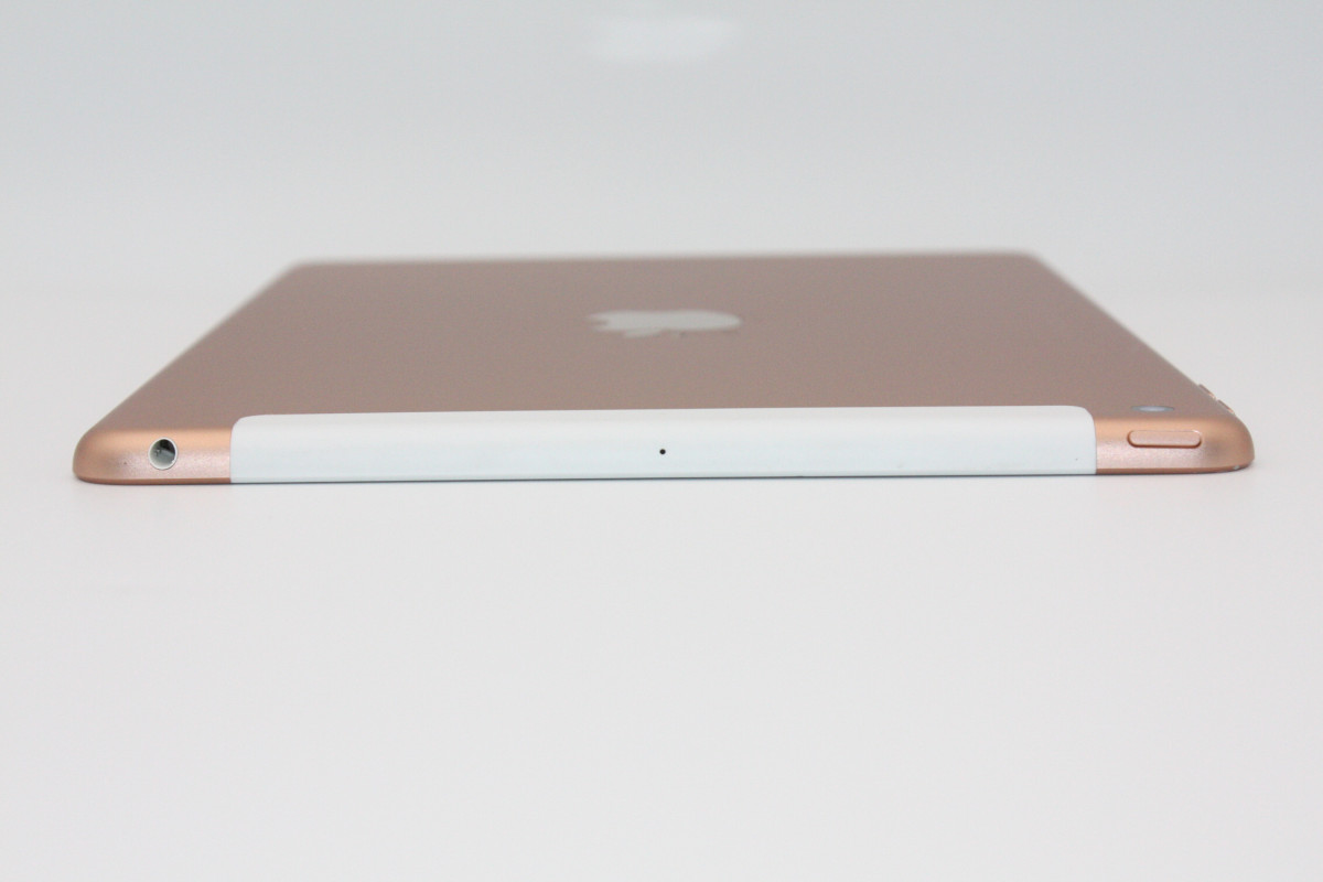 iPad 第6世代 32GB Wi-Fi+Cellularモデル ゴールド Cランク : ケースマ