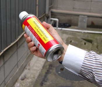 ムカデ駆除　ヤスデ退治　ゲジ駆除　アリの侵入防止に　スプレーできる粉末状殺虫剤　パウダースルー