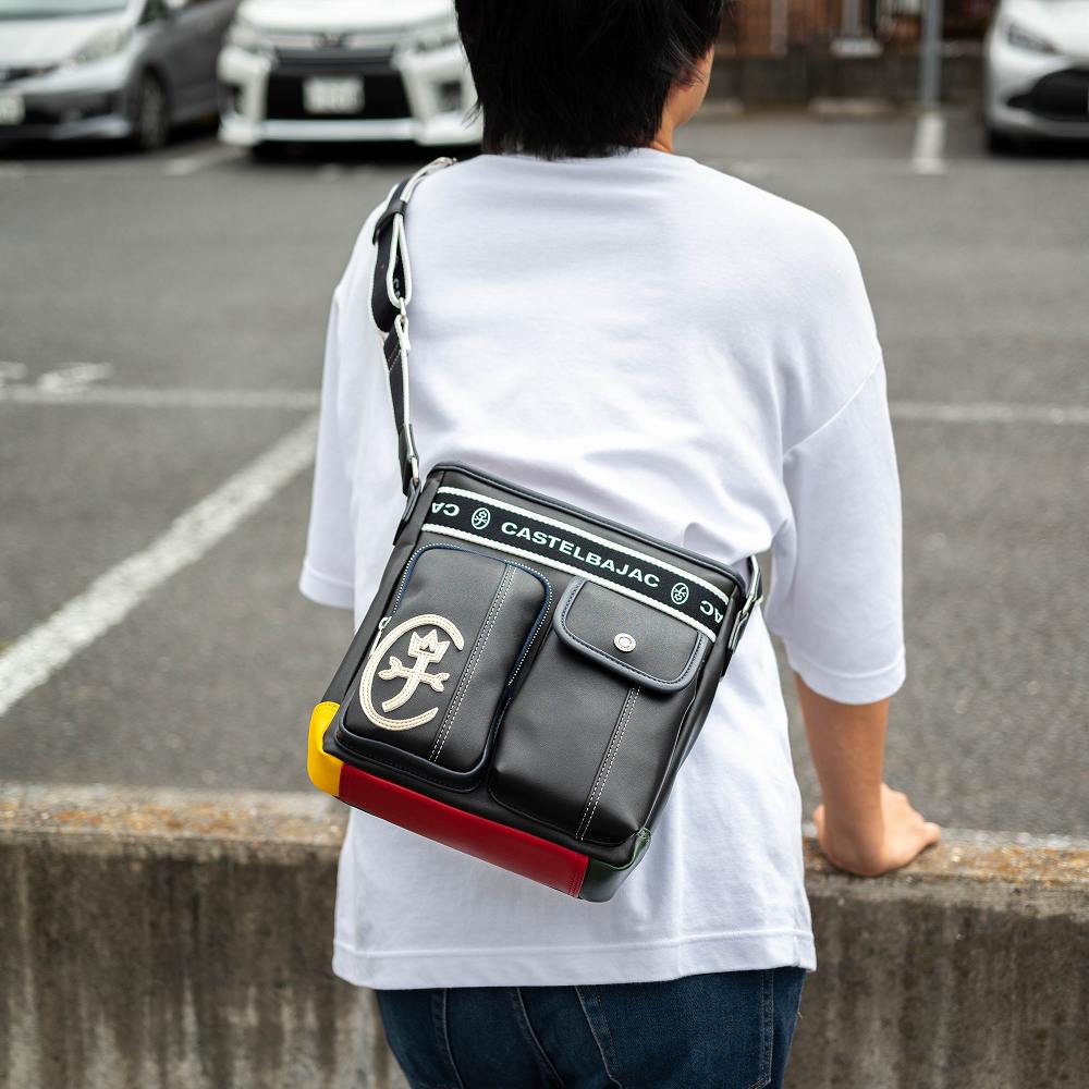 未使用級 カステルバジャック ショルダーバッグ ドミネ 家紋 黒 マルチカラー CASTELBAJAC（カステルバジャック） バッグ タテ型 ショルダーバッグ