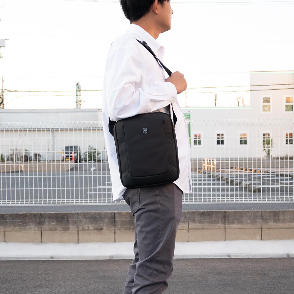 VICTORINOX（ビクトリノックス） ショルダーバッグ VICTORINOX 6L