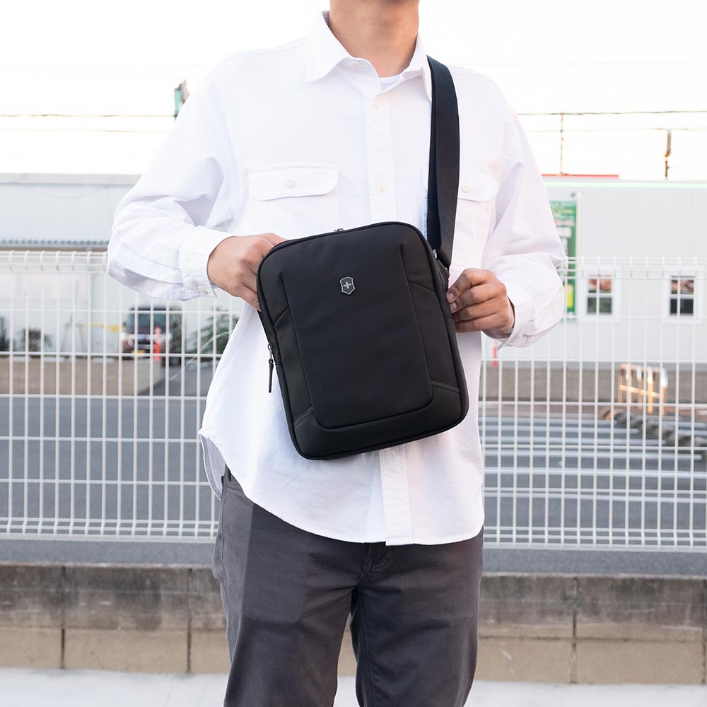 VICTORINOX（ビクトリノックス） ショルダーバッグ VICTORINOX 6L