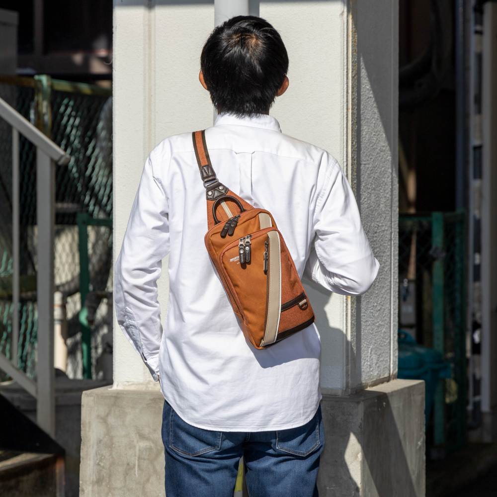 MOUSTACHE ボディバッグ ムスタッシュ メンズ レディース ワン MOUSTACHE ボディバッグ ムスタッシュ メンズ レディース ワン