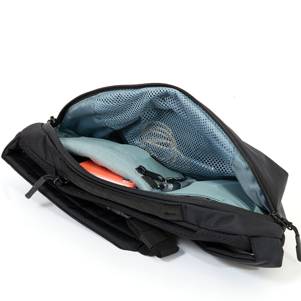 極美品 THULE ボディバッグ ショルダーバッグ THULE Thule スリングバッグ ボディバッグ スーリー Subterra 2