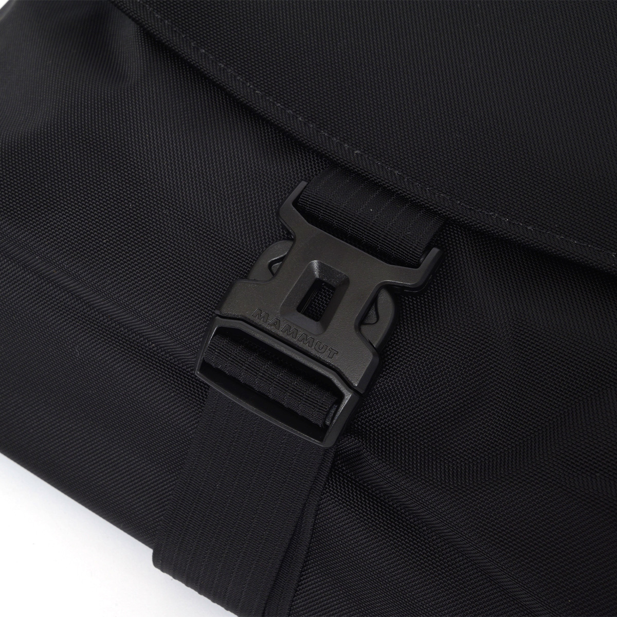 MAMMUT マムート メッセンジャーバッグ Xeron Messenger 8