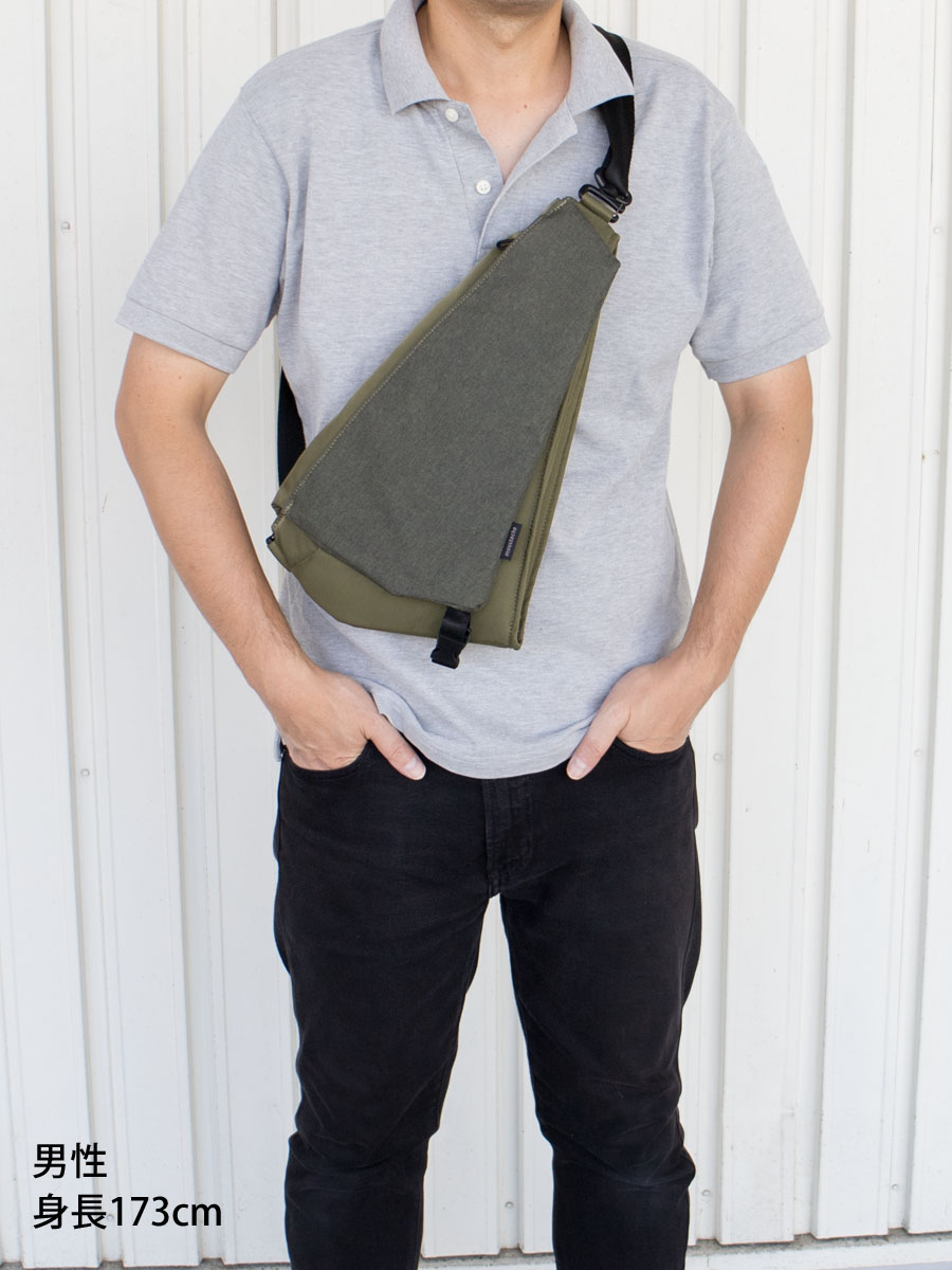 MOUSTACHE ボディバッグ メンズ 斜めがけ 小さめ ブランド 三角 保冷