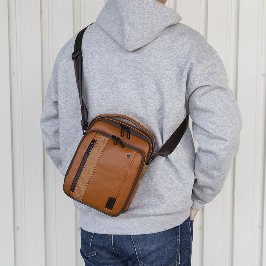 MOUSTACHE ショルダーバッグ メンズ 斜めがけ 縦型 b5 小さめ