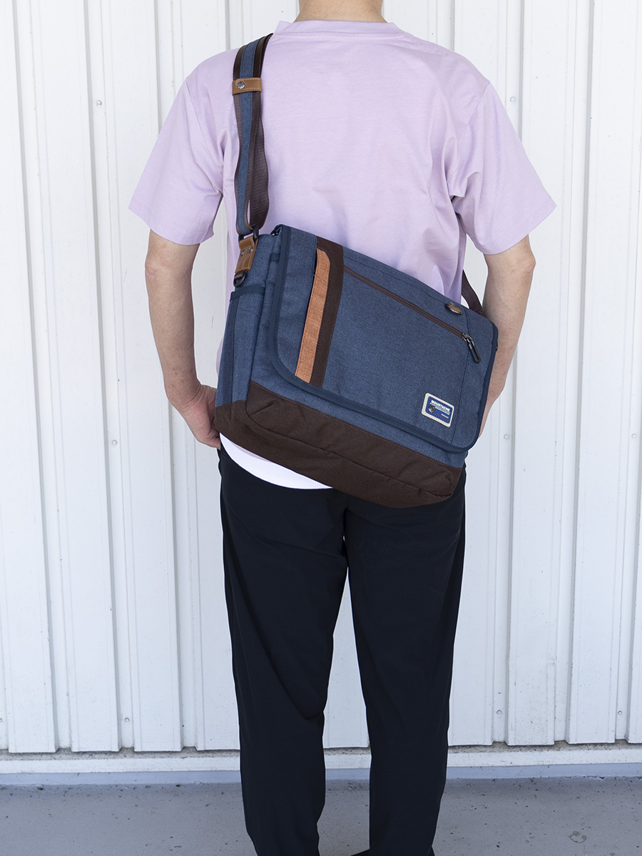 MOUSTACHE（ムスタッシュ） ショルダーバッグ メンズ 斜めがけ a4 横型
