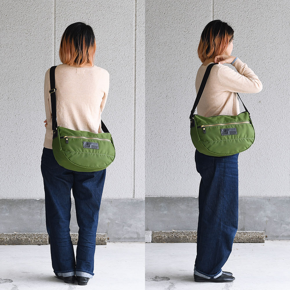 ショルダーバッグ ユニセックス ナイロン 本革 A4 大容量 ペットボトル