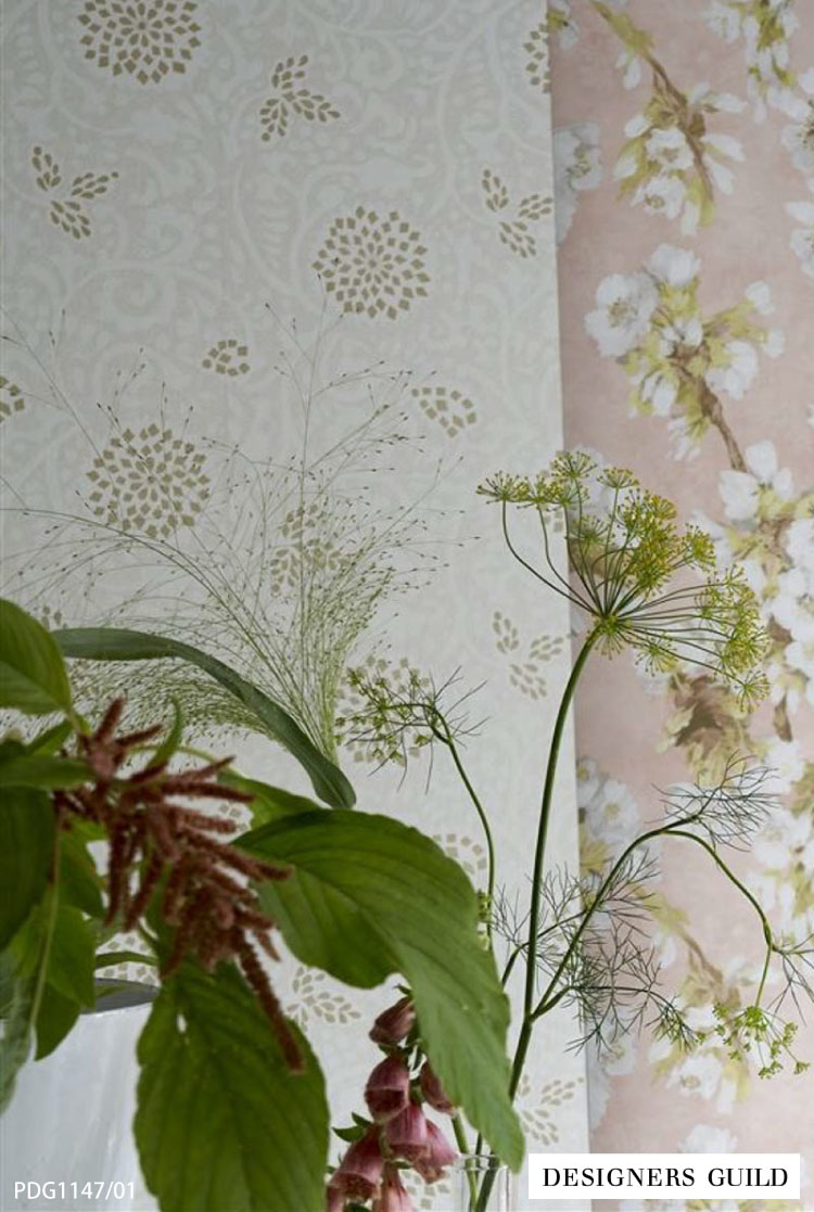 輸入壁紙 クロス テシード イギリス 花柄 フラワー 植物 パターン のりなし 壁紙 DESIGNERS GUILD (52cm×10m)  ［1ロール単位］ : tedgpdg114701 : カベコレPro - 通販 - Yahoo!ショッピング