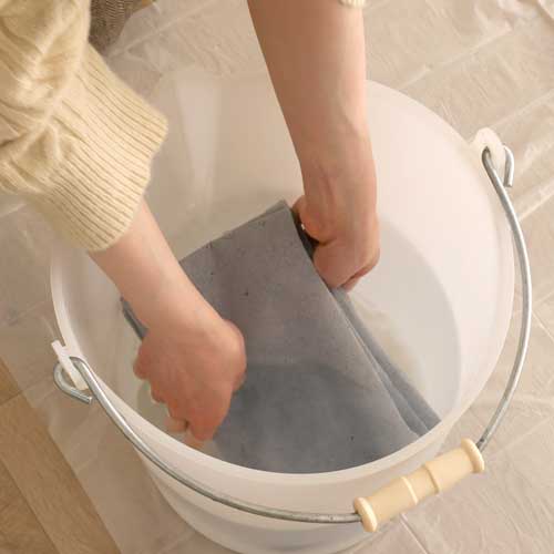 水で貼れる壁紙