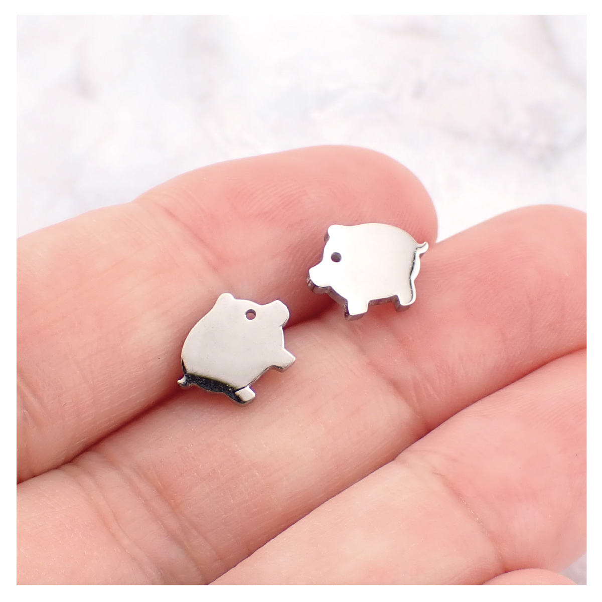 ファーが可愛い子豚ピアス 楽天市場】子豚の鼻ピアス ぶたピアス ブタ 動物モチーフ 耳飾り