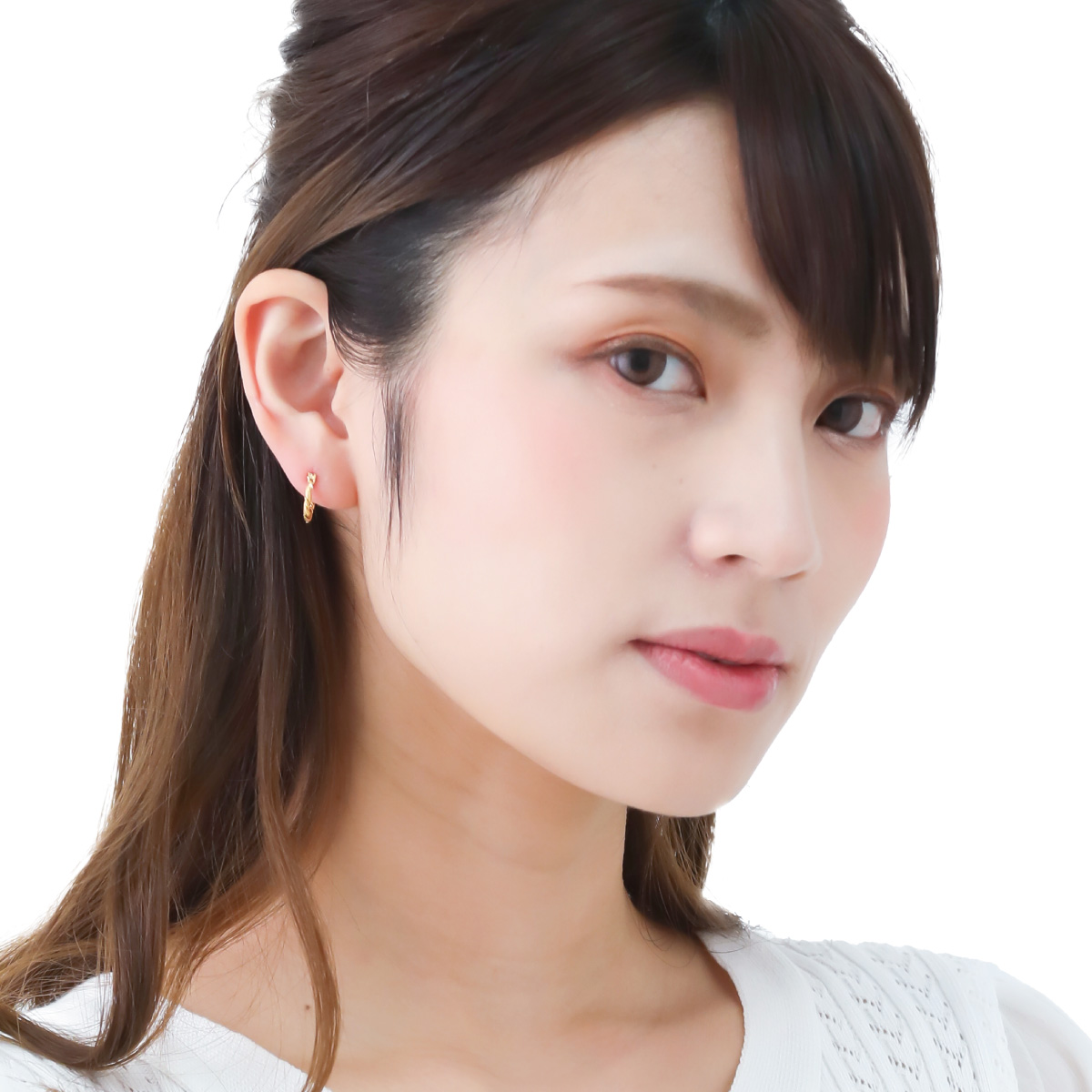 日本製 K18ポスト 18金 ゴールド ひねりライン ツイスト 華奢 小さめ ミニ シンプル 金属アレルギー対応 フープピアス レディース 爆買の画像