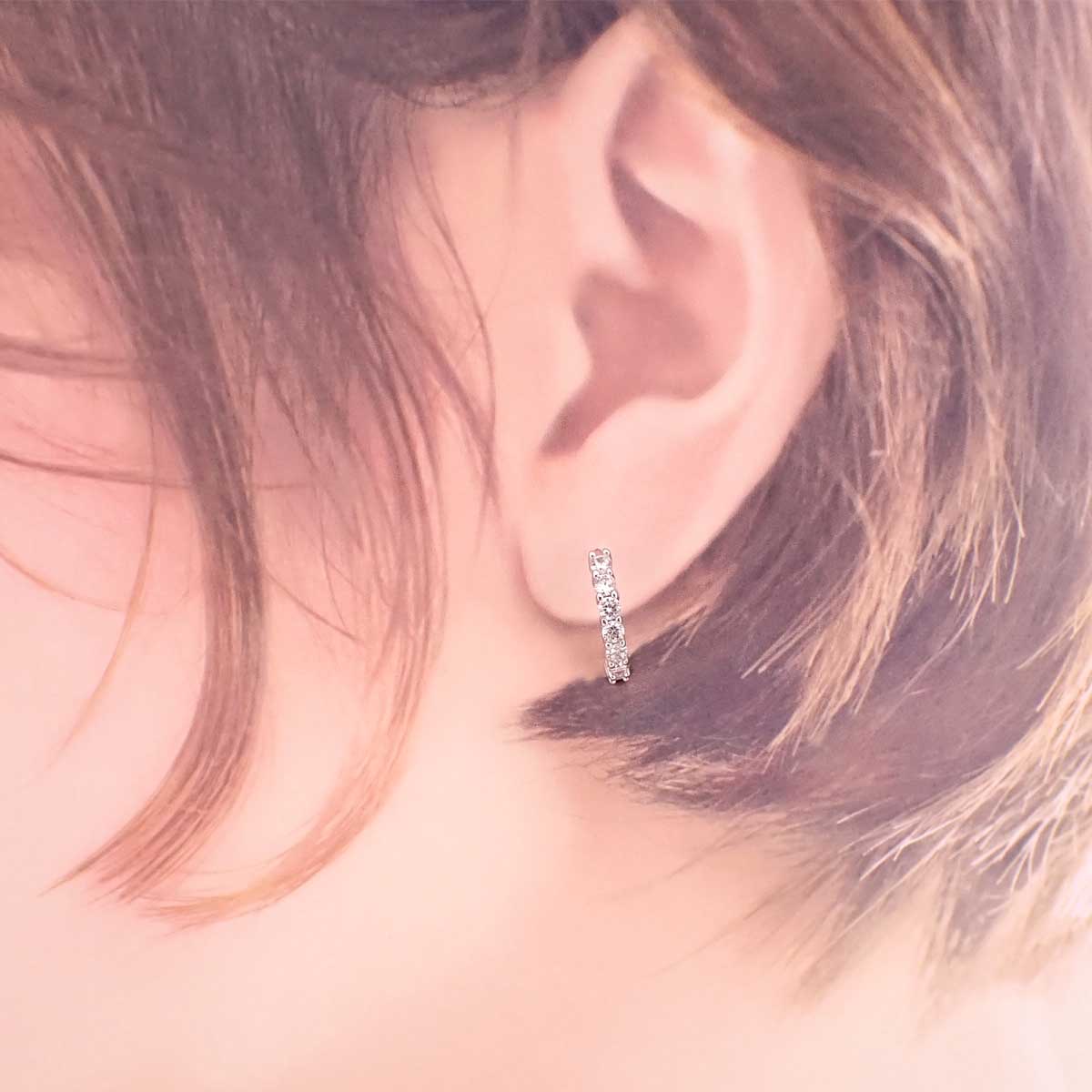 キュービックジルコニアが煌くミニフープピアス 9石 フープピアス